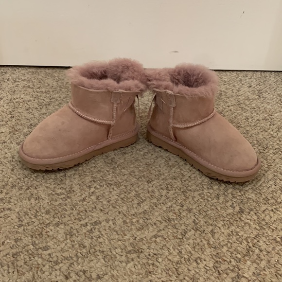 COPY - Ugg Ozwear Dusty Pink kids bailey bow sheepskin boots sz 9-10 - Picture 5 of 8